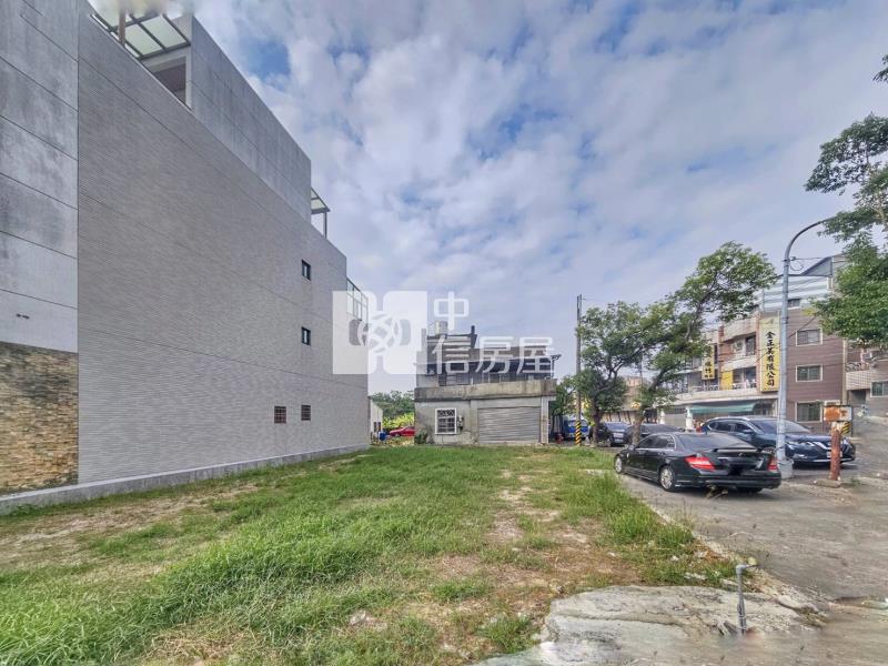 新化中正路正路面三角窗美建地房屋室內格局與周邊環境