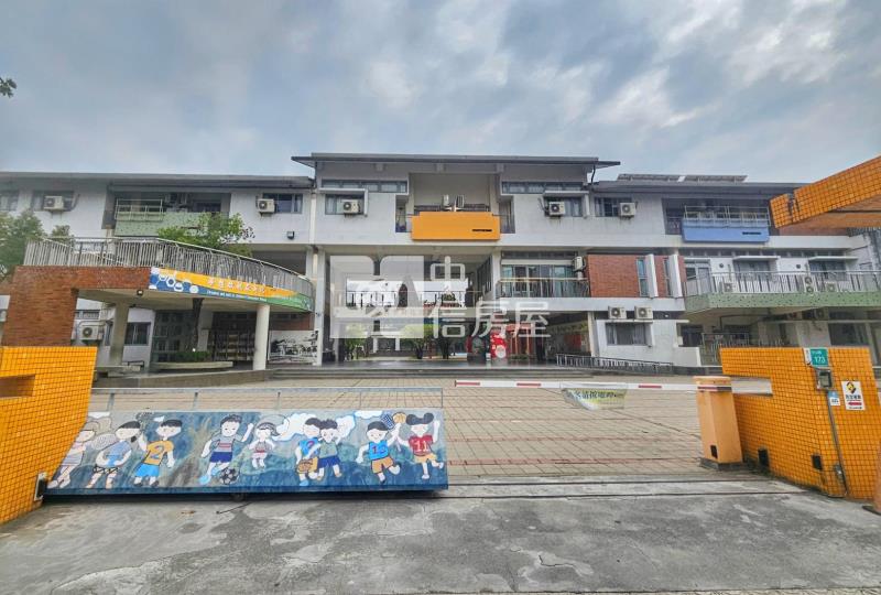 新化中正路正路面三角窗美建地房屋室內格局與周邊環境