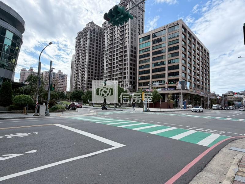 桃園藝文特區麗晶花園廣場大店面1-2樓+雙車位房屋室內格局與周邊環境