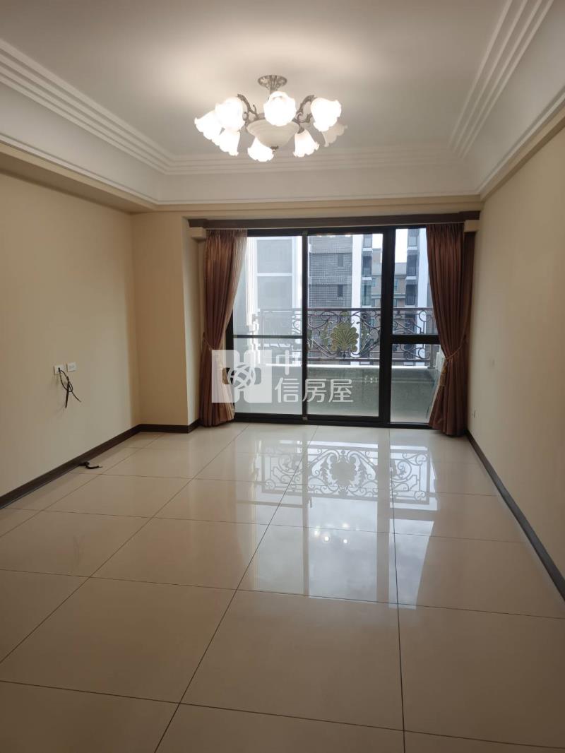 青埔Ａ１７＂城市勳章＂樓中樓六房車房屋室內格局與周邊環境