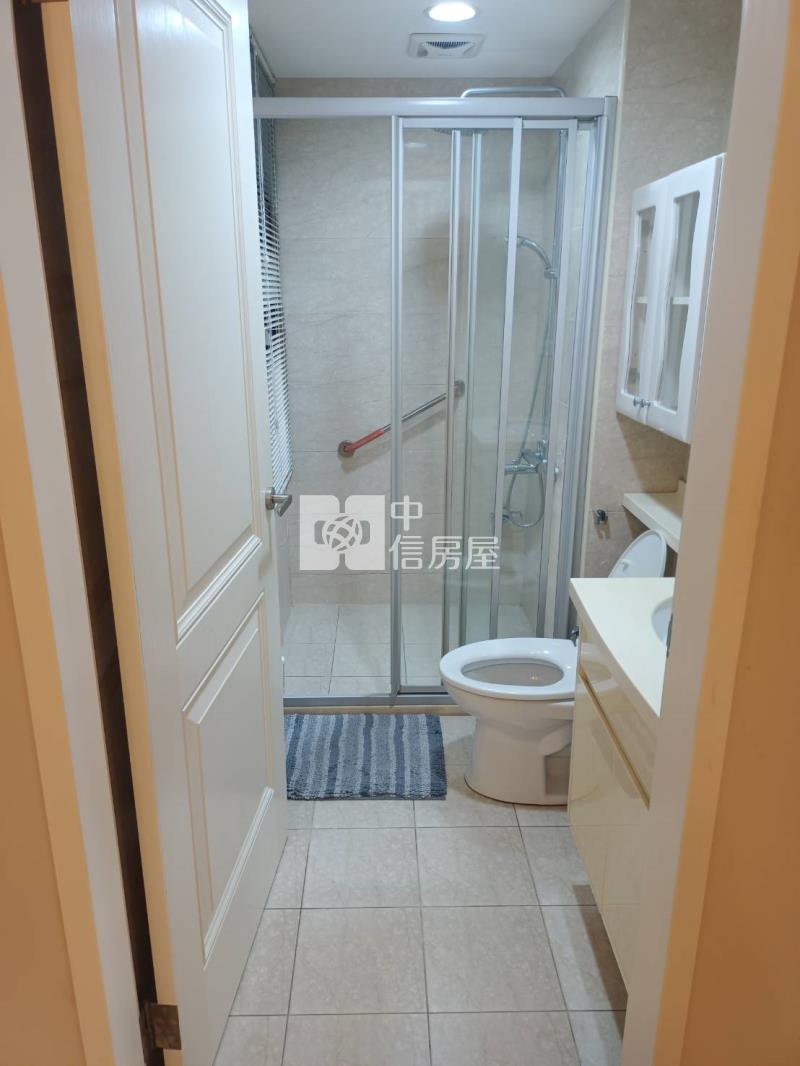 青埔Ａ１７＂城市勳章＂樓中樓六房車房屋室內格局與周邊環境