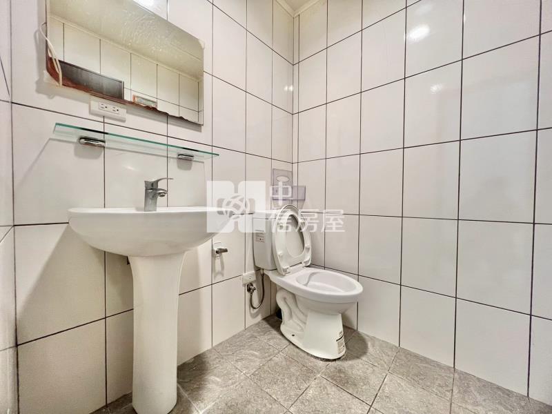 梧棲三井OUTLET捷運藍線旁臨路美別墅房屋室內格局與周邊環境