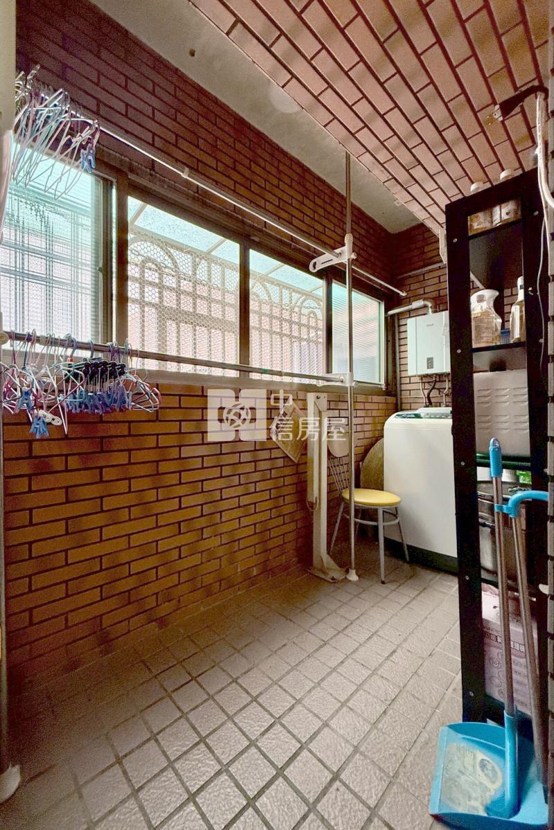 黎明向上商圈三房附車位房屋室內格局與周邊環境