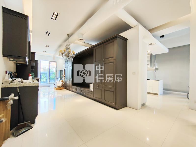 大德街園道旁角店房屋室內格局與周邊環境