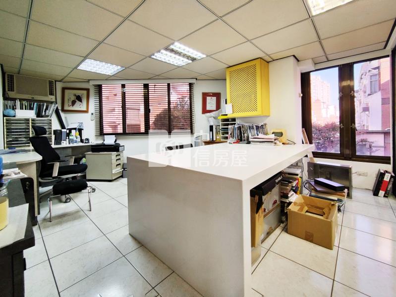 中醫商圈商辦附車位房屋室內格局與周邊環境