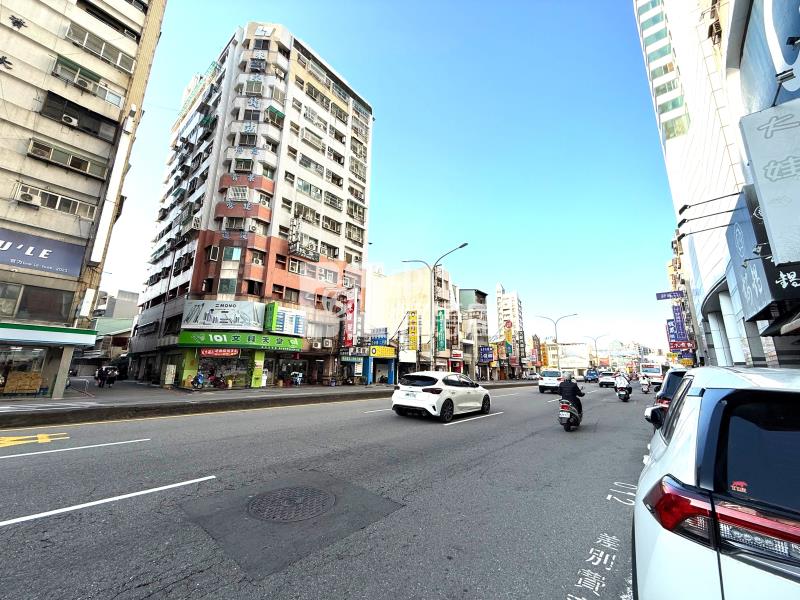 正梅亭街賺錢金店面房屋室內格局與周邊環境