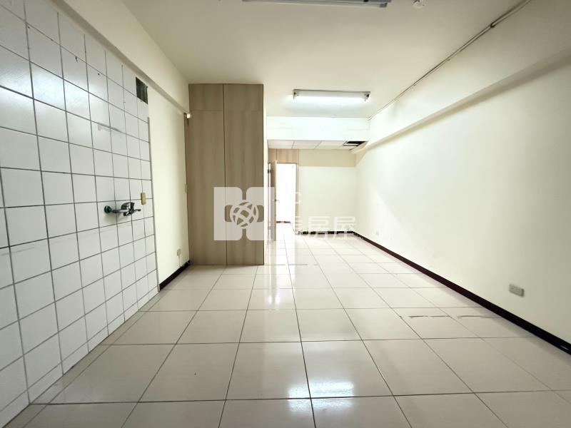 正梅亭街賺錢金店面房屋室內格局與周邊環境