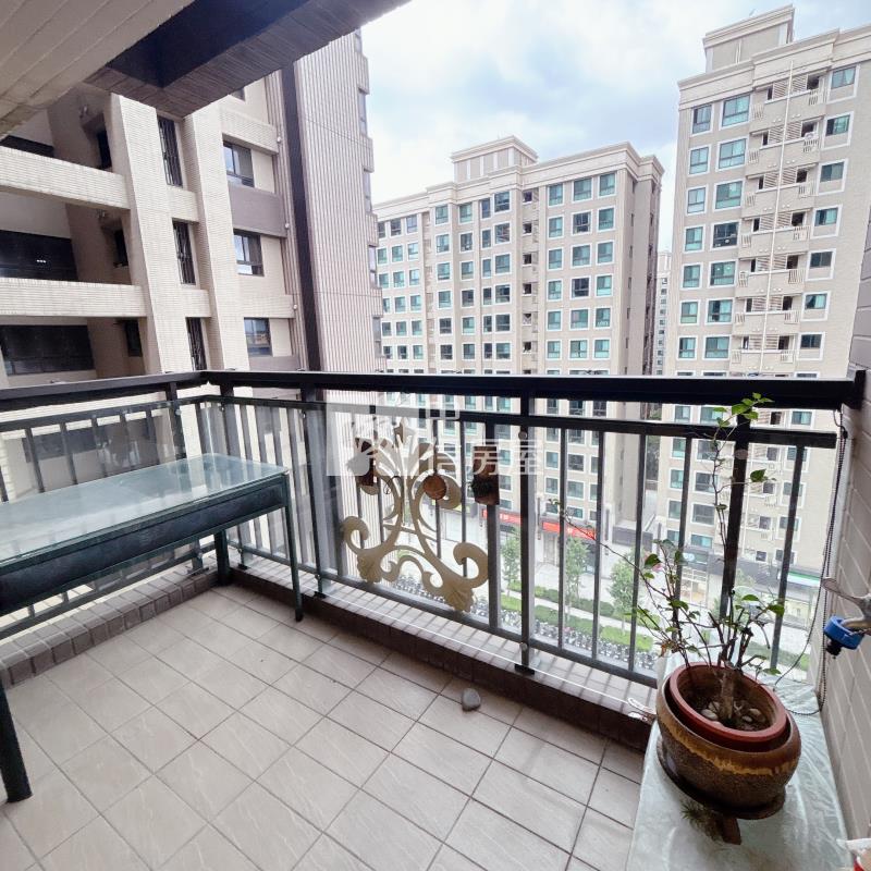 艾菲爾大三房雙車位房屋室內格局與周邊環境