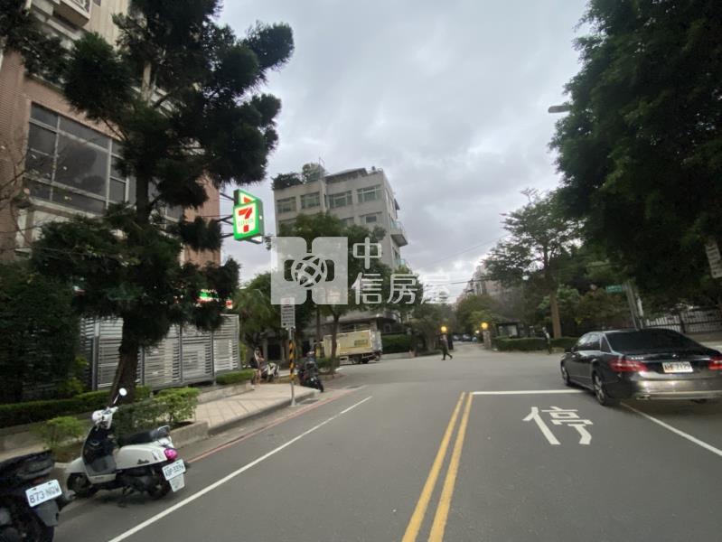 太子鳳凰城捷運電梯美三房房屋室內格局與周邊環境