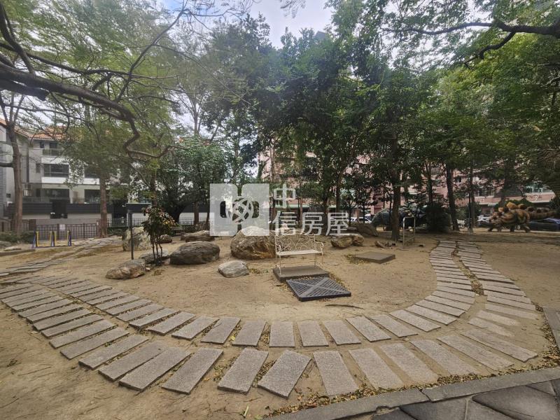 郡安路長谷鳳凰採光亮麗三房房屋室內格局與周邊環境