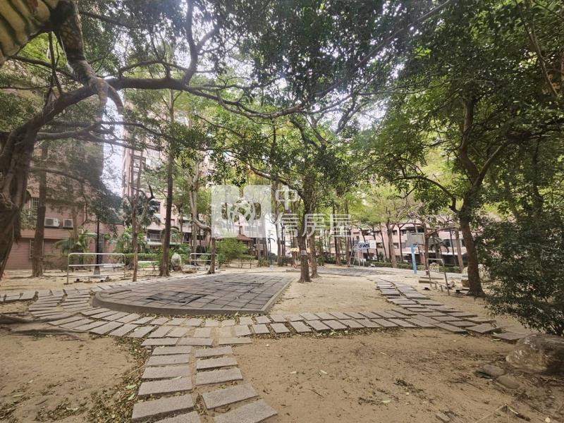 郡安路長谷鳳凰採光亮麗三房房屋室內格局與周邊環境