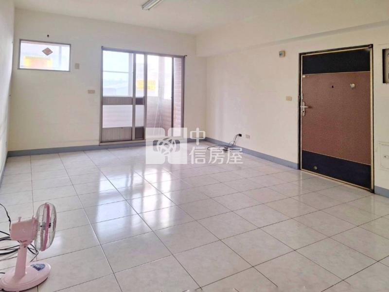 郡安路長谷鳳凰採光亮麗三房房屋室內格局與周邊環境