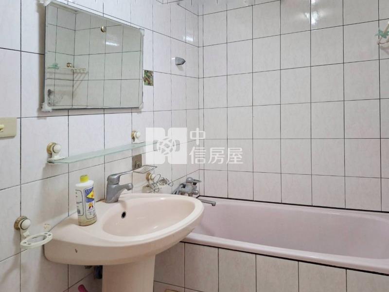 郡安路長谷鳳凰採光亮麗三房房屋室內格局與周邊環境