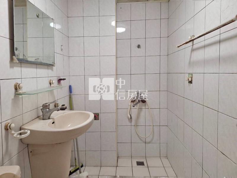 郡安路長谷鳳凰採光亮麗三房房屋室內格局與周邊環境