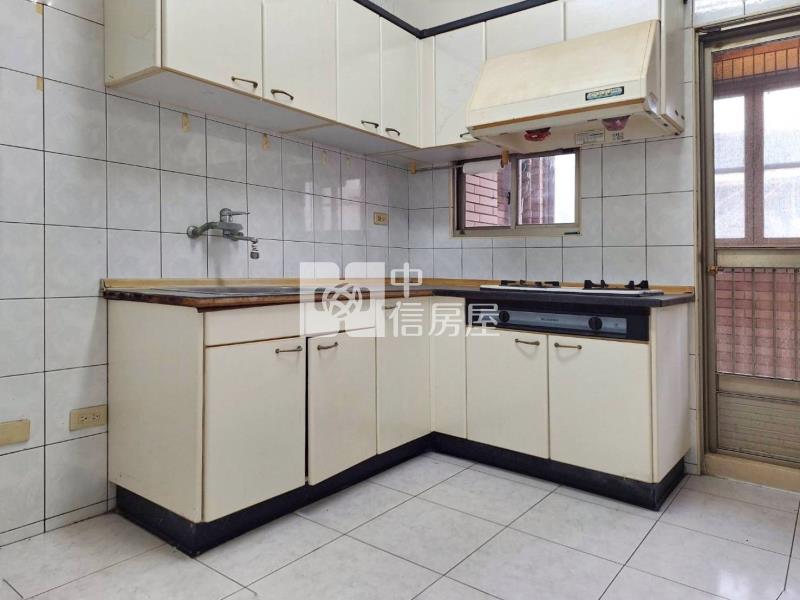 郡安路長谷鳳凰採光亮麗三房房屋室內格局與周邊環境