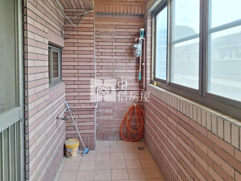 郡安路長谷鳳凰採光亮麗三房房屋室內格局與周邊環境