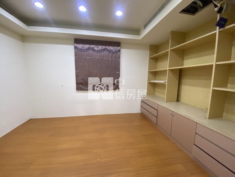 楊梅歐洲山莊前院停車別墅房屋室內格局與周邊環境