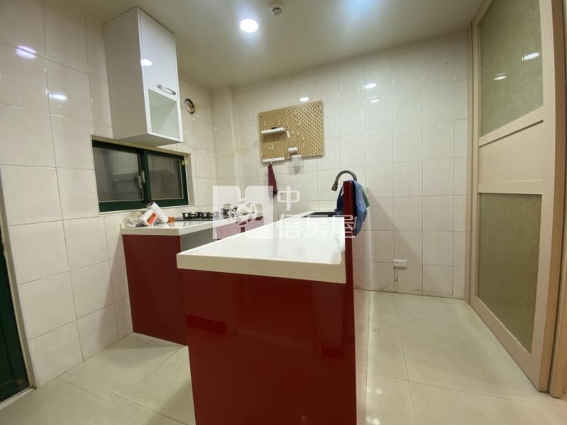 楊梅歐洲山莊前院停車別墅房屋室內格局與周邊環境