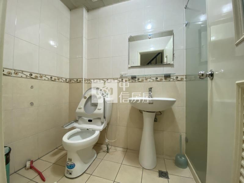 楊梅歐洲山莊前院停車別墅房屋室內格局與周邊環境