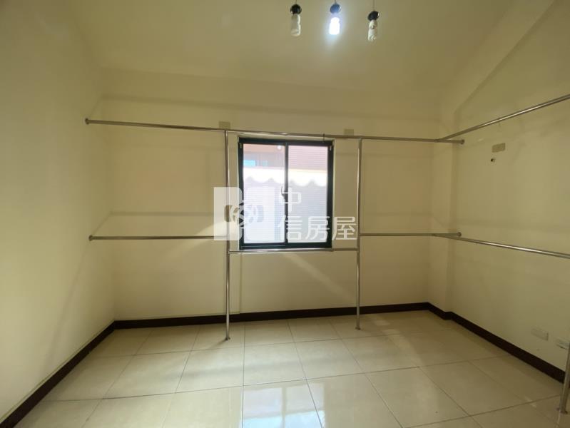 楊梅歐洲山莊前院停車別墅房屋室內格局與周邊環境