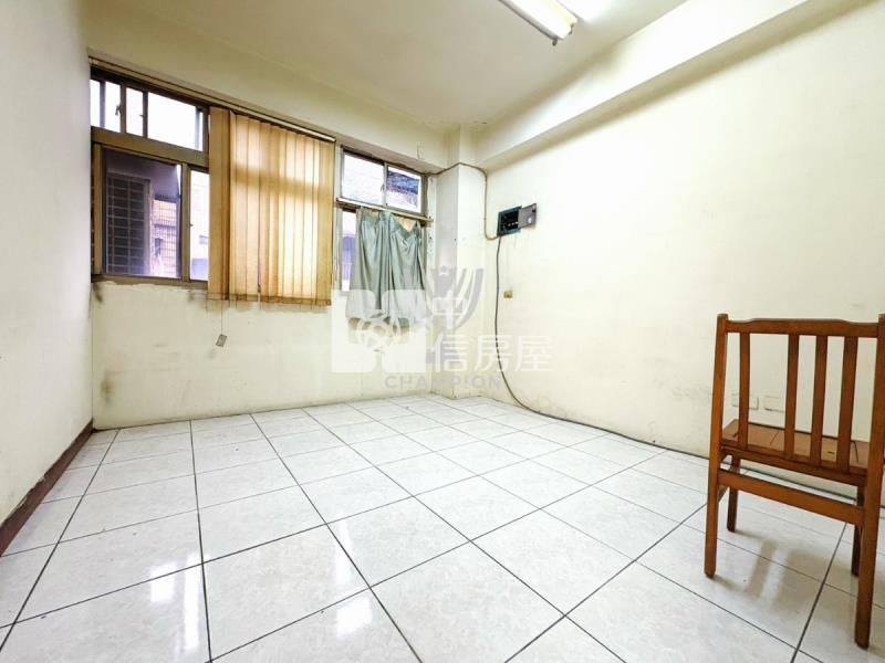 基隆火車站附近三樓公寓(住辦)房屋室內格局與周邊環境