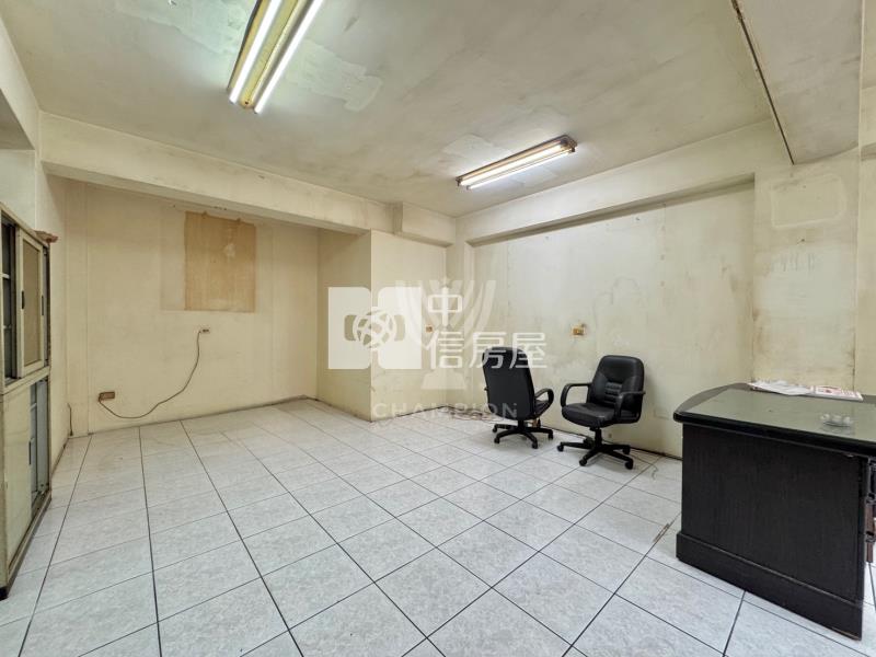 【冠軍】基隆火車站附近三樓公寓(住辦)房屋室內格局與周邊環境