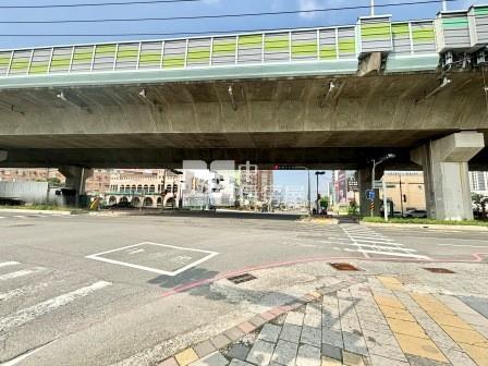 高雄土地-高雄仁武三角窗建地房屋室內格局與周邊環境