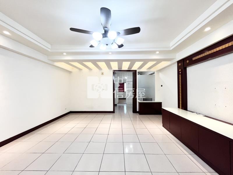 華宮庭園兩房平車房屋室內格局與周邊環境