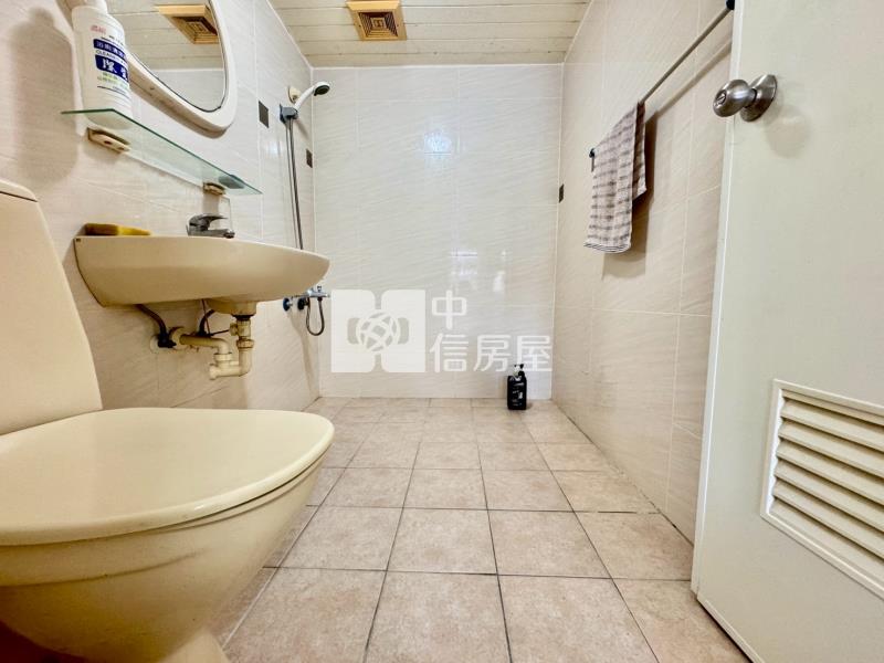 高雄中正靜巷3房平車優質宅房屋室內格局與周邊環境