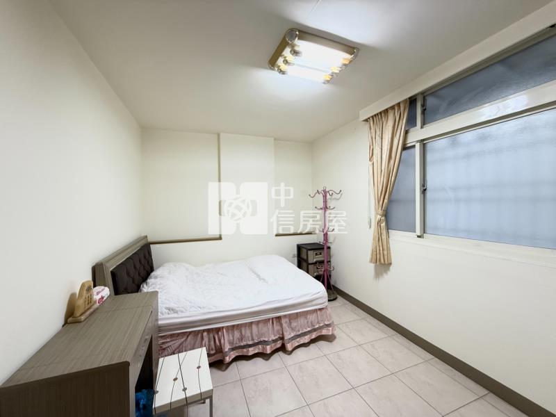 水湳經貿震後臨路車庫美墅(專任)房屋室內格局與周邊環境