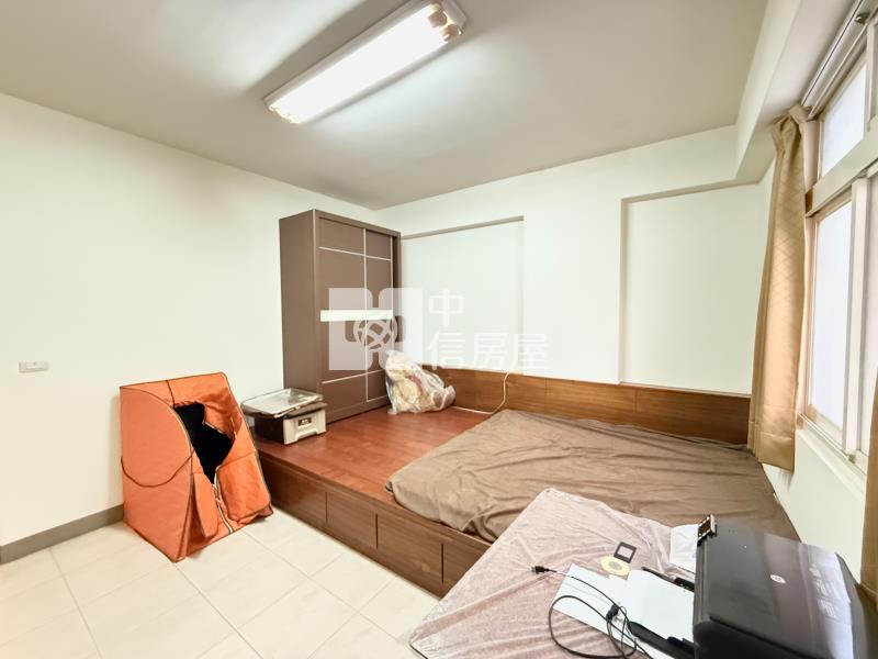 水湳經貿震後臨路車庫美墅(專任)房屋室內格局與周邊環境