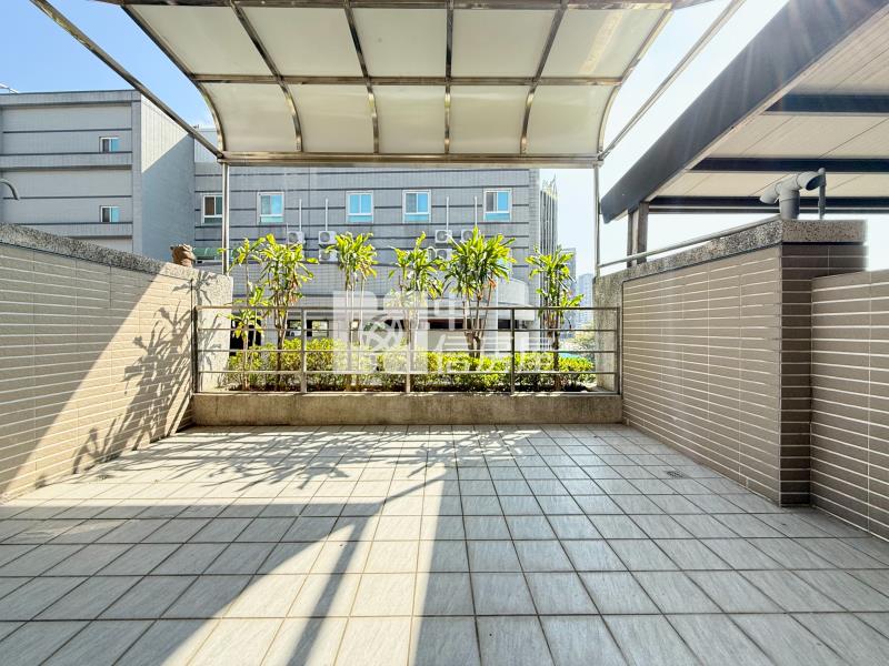 水湳經貿震後臨路車庫美墅(專任)房屋室內格局與周邊環境