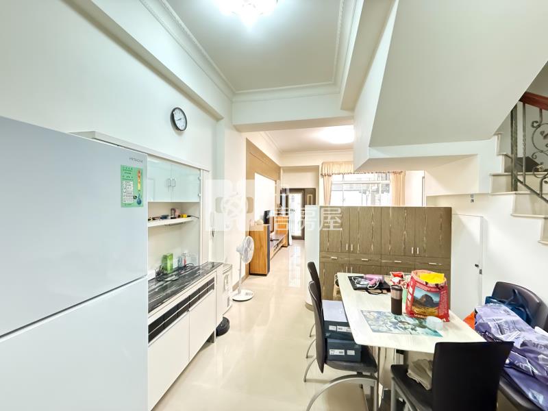 水湳經貿震後臨路車庫美墅(專任)房屋室內格局與周邊環境