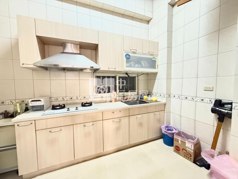 水湳經貿震後臨路車庫美墅(專任)房屋室內格局與周邊環境