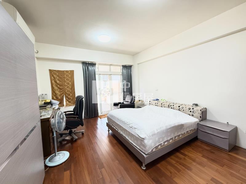 水湳經貿震後臨路車庫美墅(專任)房屋室內格局與周邊環境