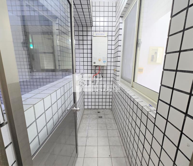 大安紫金城2房2衛美廈房屋室內格局與周邊環境