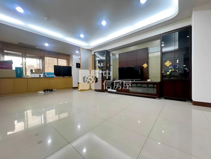 中正市區大4房+車位房屋室內格局與周邊環境