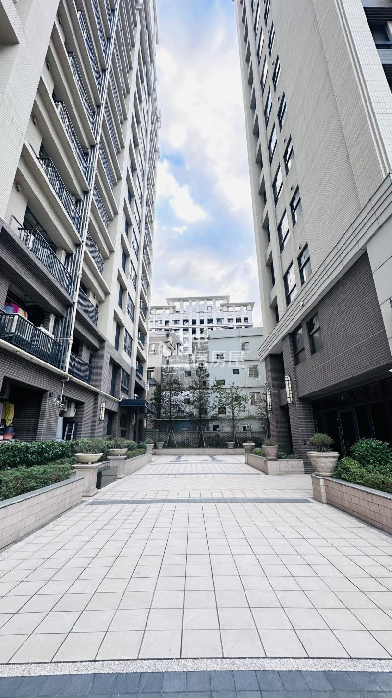 中路特區、高質感美2房雙大車位房屋室內格局與周邊環境