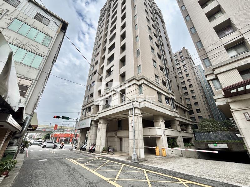 順天建設潭子兩房車位房屋室內格局與周邊環境