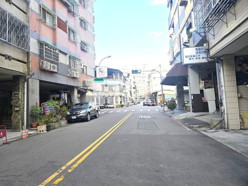 中國醫邊間滿租透套房屋室內格局與周邊環境