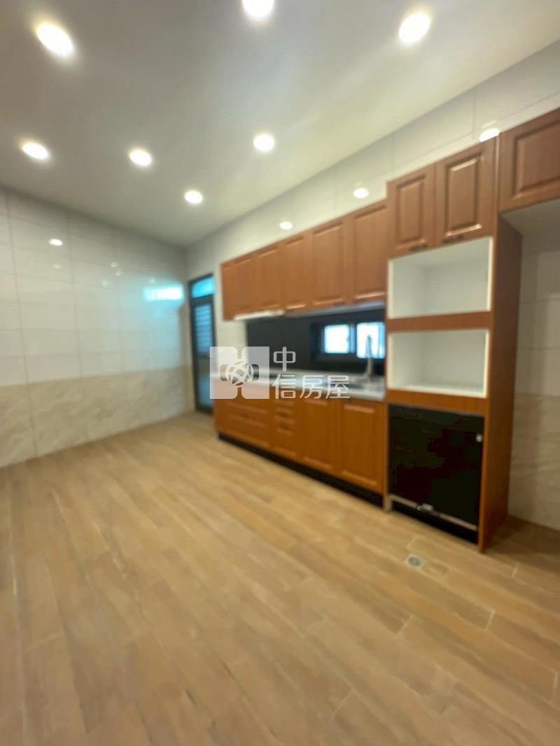 捷運A20特區旁整新透天房屋室內格局與周邊環境