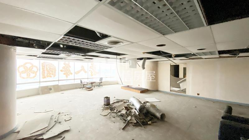 苗栗縣府旁商業大樓九樓房屋室內格局與周邊環境