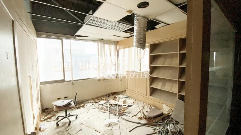 苗栗縣府旁商業大樓九樓房屋室內格局與周邊環境