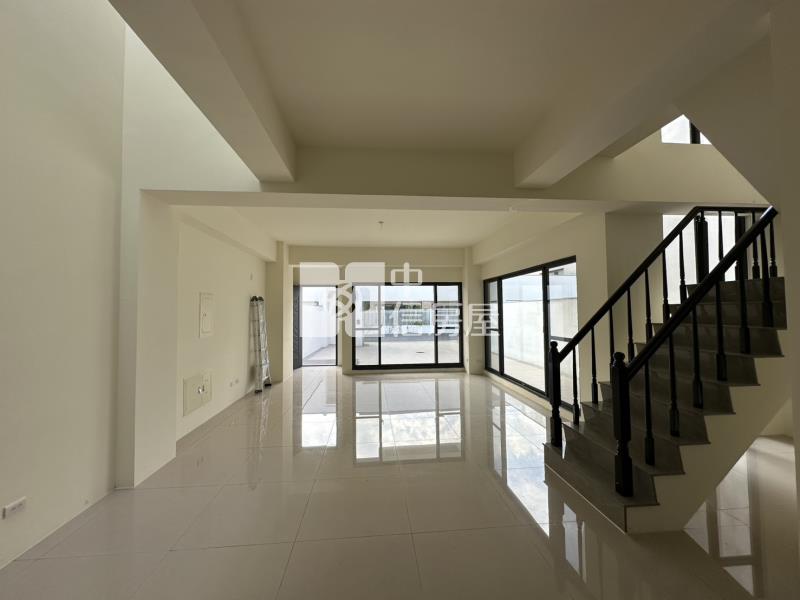 玉井國中全新三房雙車墅房屋室內格局與周邊環境