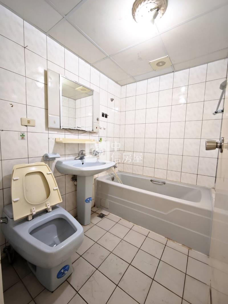 興大附中景觀戶次頂樓三房平車(E棟)房屋室內格局與周邊環境