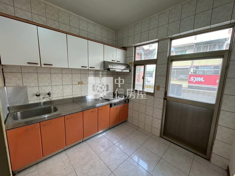 斗六美麗大地2+3F車位四房房屋室內格局與周邊環境