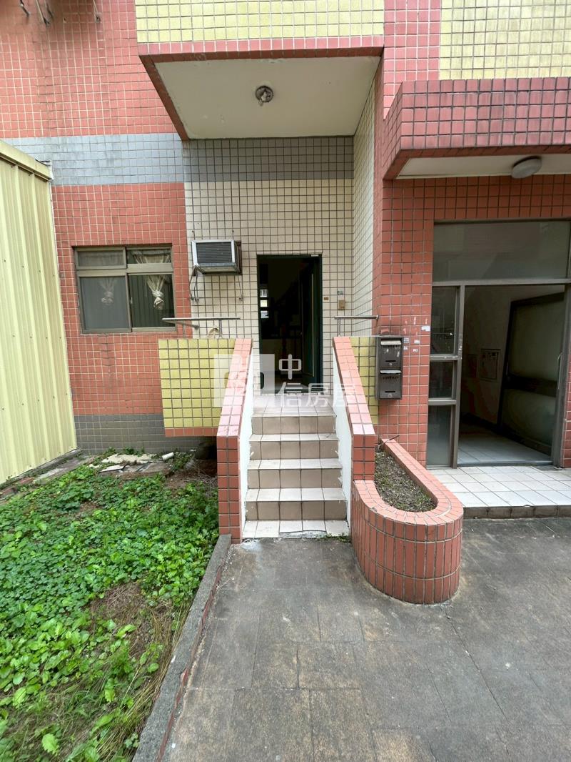 斗六美麗大地2+3F車位四房房屋室內格局與周邊環境