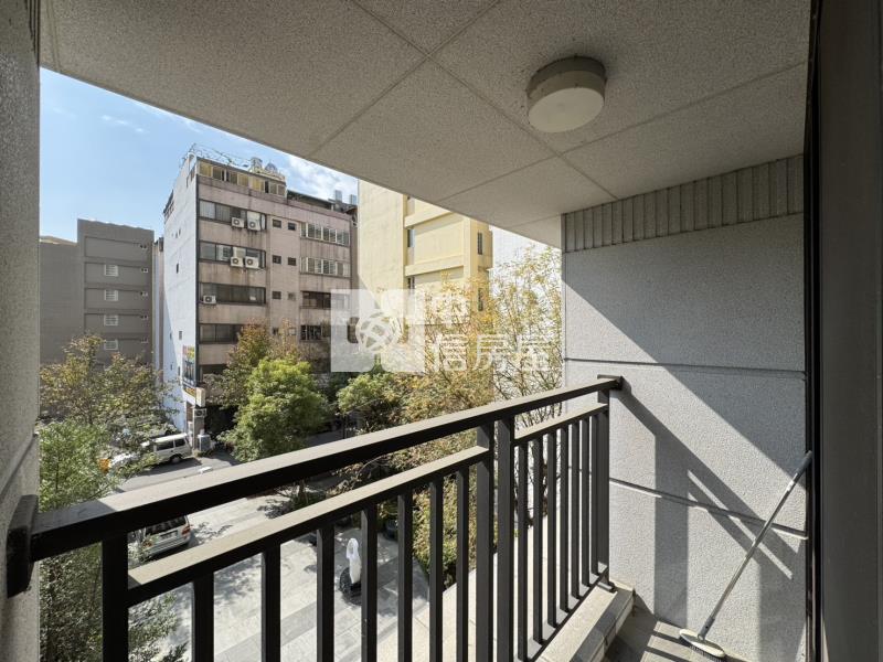 近中興大學精美三房平車露台戶房屋室內格局與周邊環境