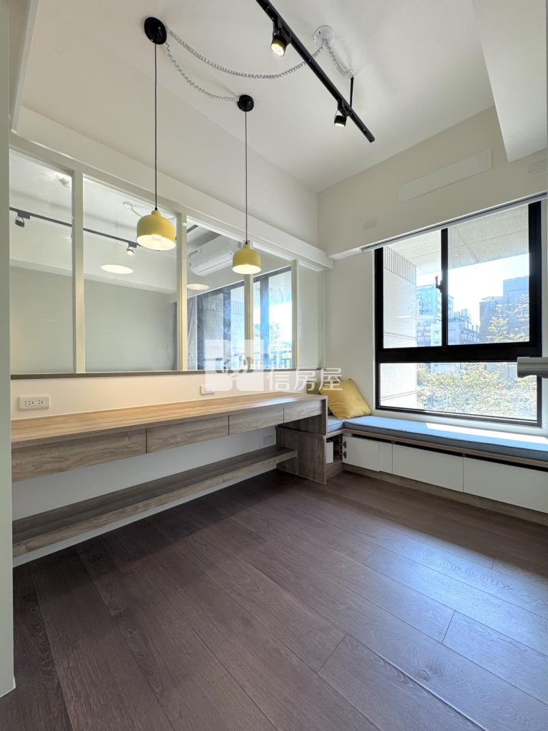 近中興大學精美三房平車露台戶房屋室內格局與周邊環境