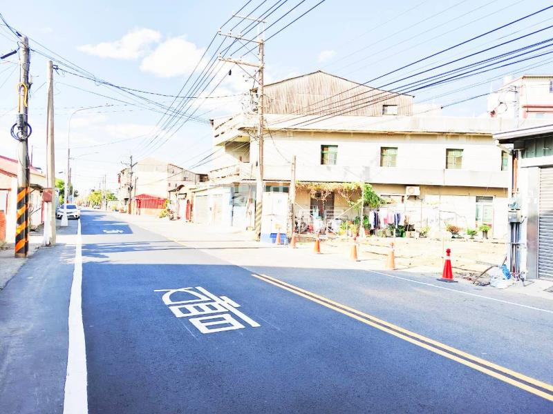 新化圓環邊三角窗39坪建地房屋室內格局與周邊環境